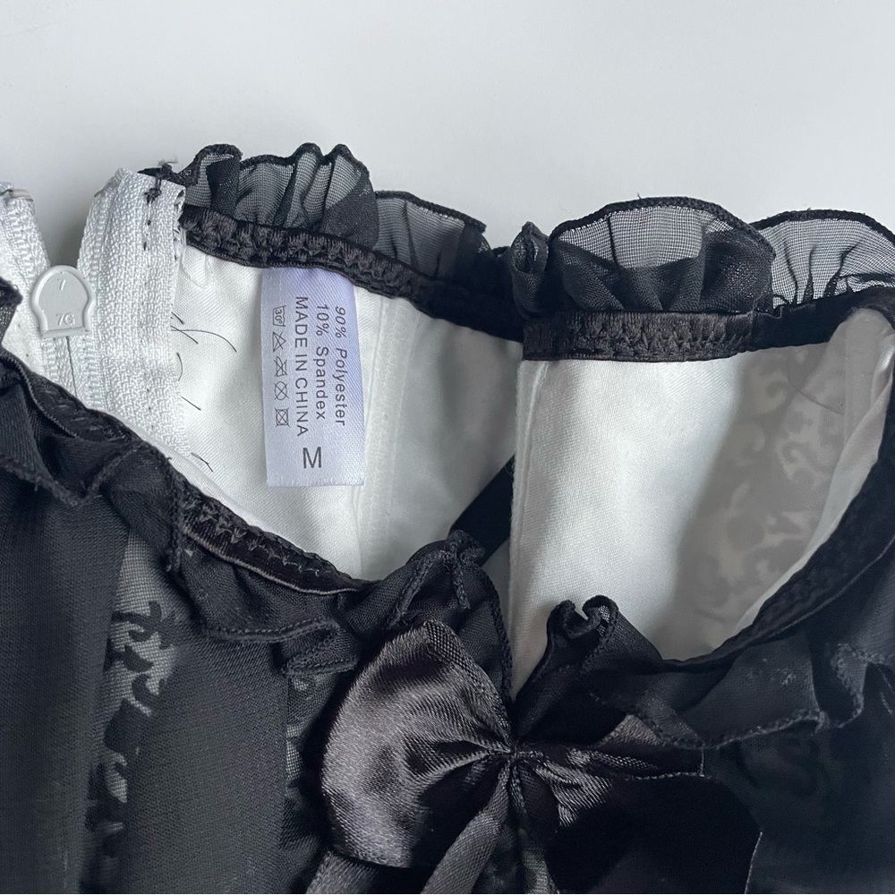 Black and White Lace Corset Top - Picture 3 of 3